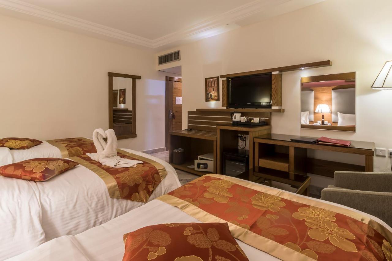 Petra Moon Hotel Wadi Musa Bagian luar foto